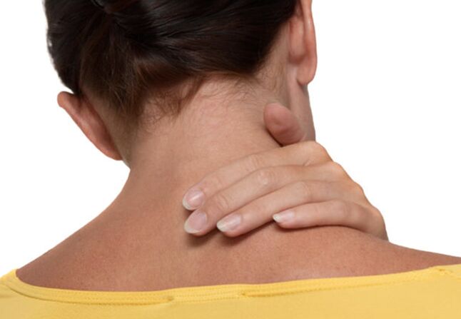Dolor en el cuello con osteocondrosis espinal cervical